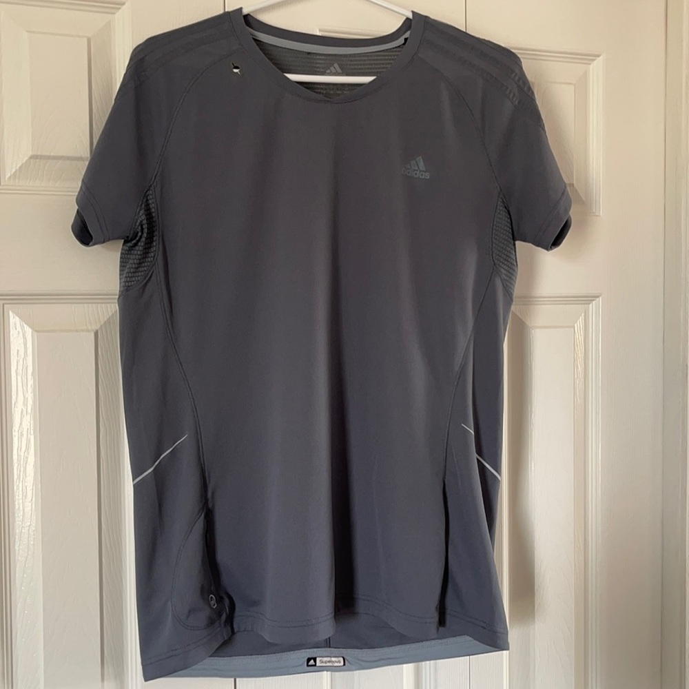 Adidas men’s shirt size XL 🔥🔥